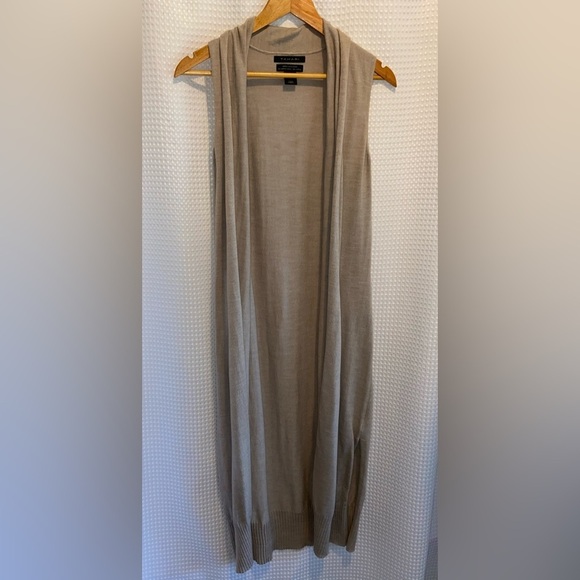 Women’s TAHARI beige Merino Wool blend Duster Vest Sz‎ medium - Picture 2 of 15